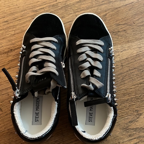 Steve Madden sneakers with zipper and spike details. - Picture 2 of 6